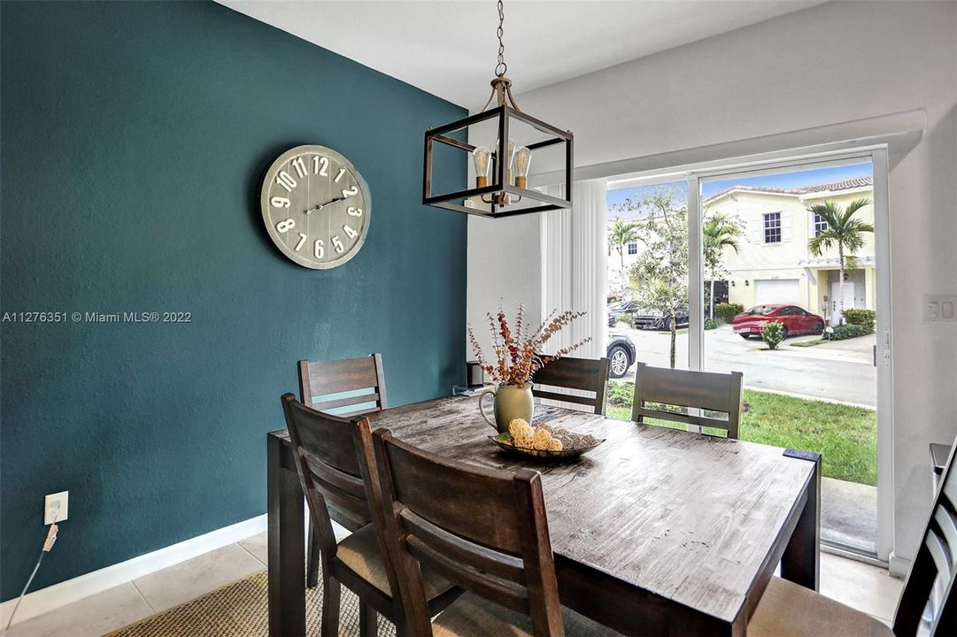 Recently Sold: $370,000 (3 beds, 2 baths, 1496 Square Feet)