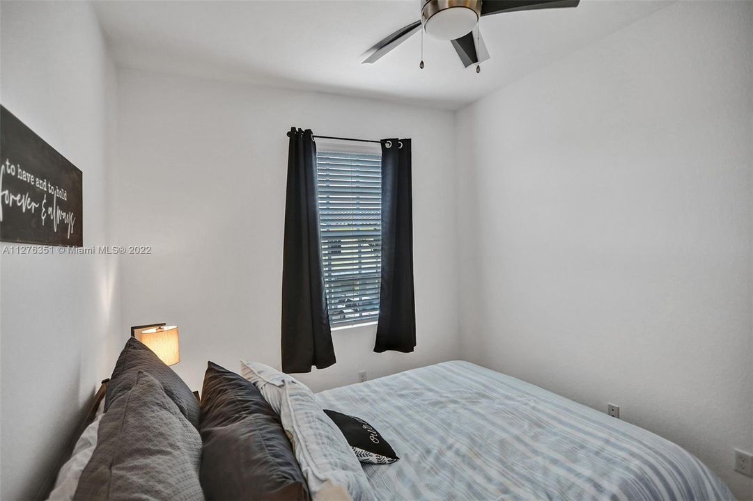 Recently Sold: $370,000 (3 beds, 2 baths, 1496 Square Feet)