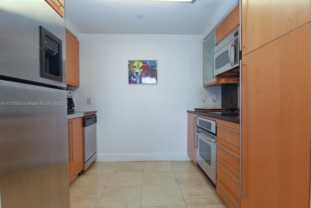 For Sale: $690,000 (1 beds, 1 baths, 808 Square Feet)