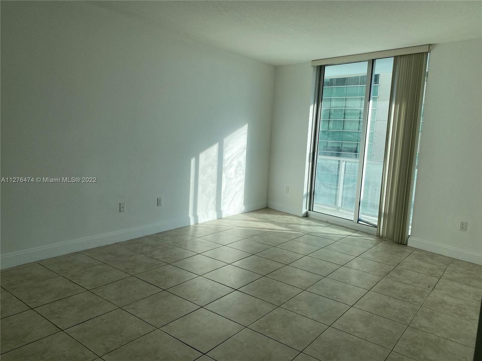 For Rent: $2,750 (1 beds, 1 baths, 783 Square Feet)