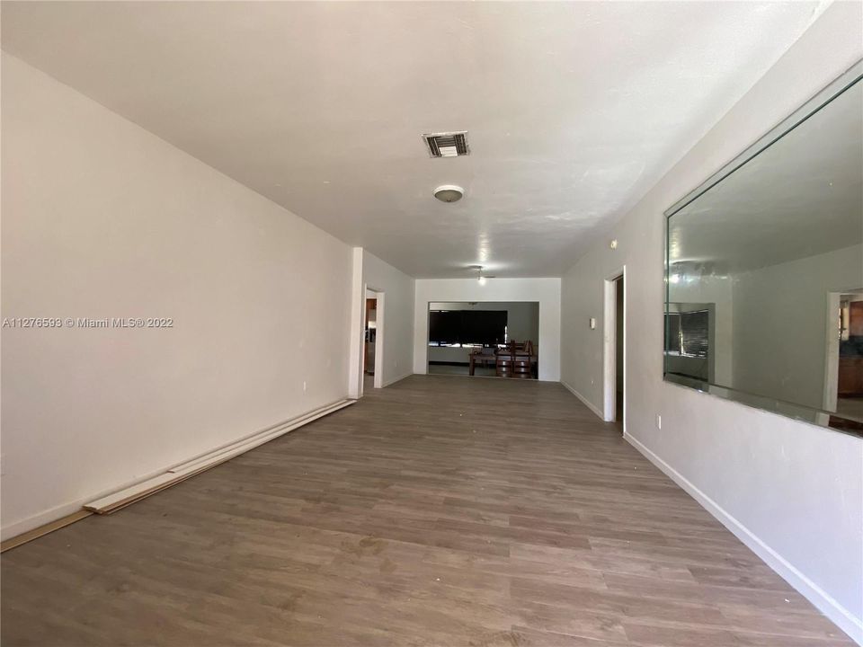 Active With Contract: $3,000 (3 beds, 2 baths, 1827 Square Feet)