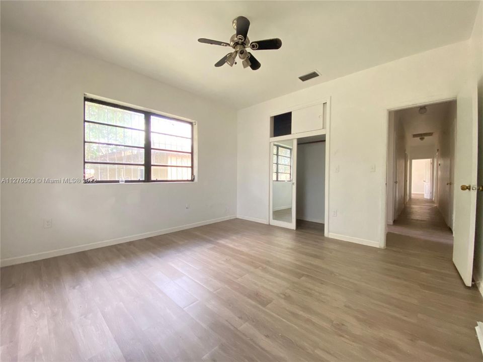 Active With Contract: $3,000 (3 beds, 2 baths, 1827 Square Feet)