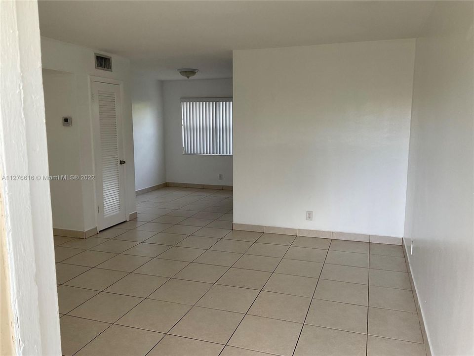 Recently Rented: $1,999 (2 beds, 1 baths, 1005 Square Feet)