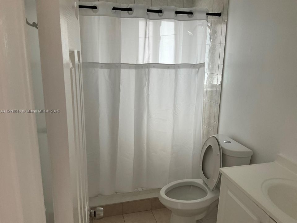 Recently Rented: $1,999 (2 beds, 1 baths, 1005 Square Feet)