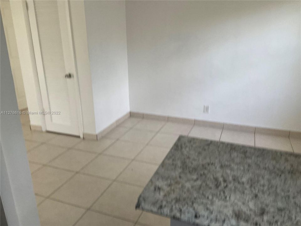 Recently Rented: $1,999 (2 beds, 1 baths, 1005 Square Feet)