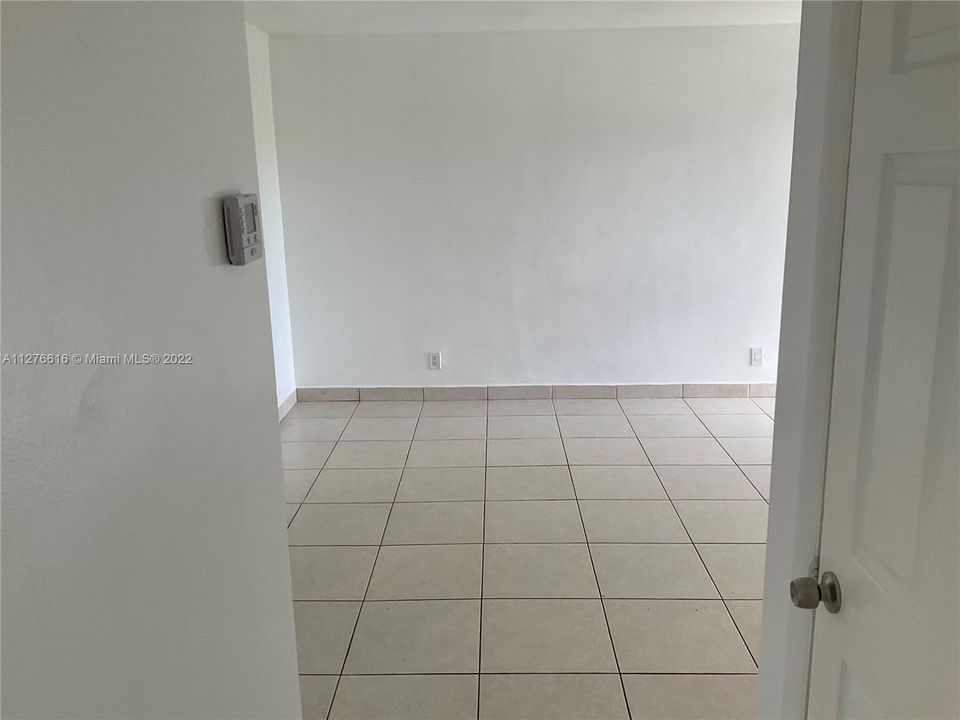 Recently Rented: $1,999 (2 beds, 1 baths, 1005 Square Feet)