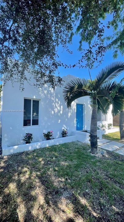 Recently Sold: $850,000 (3 beds, 2 baths, 1504 Square Feet)