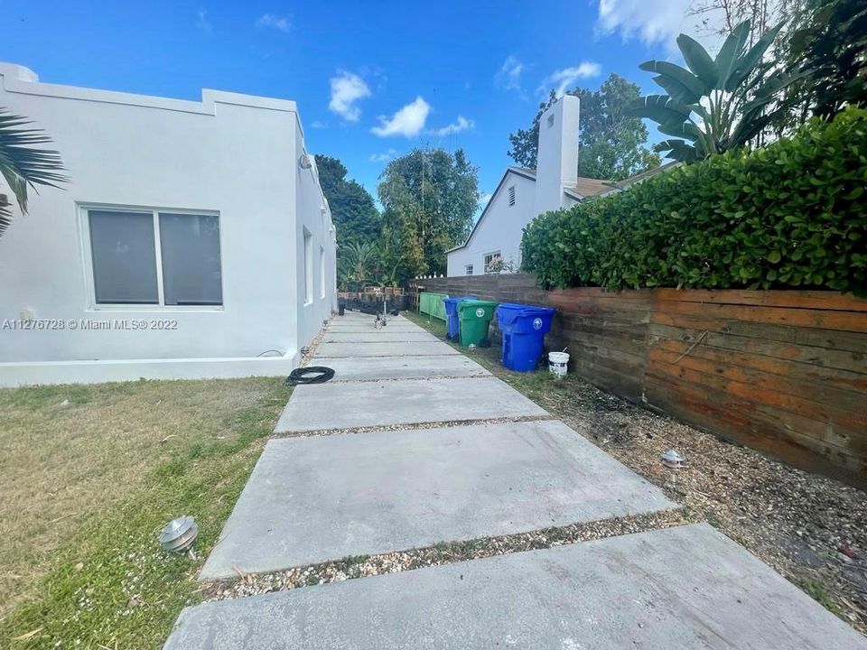 Recently Sold: $850,000 (3 beds, 2 baths, 1504 Square Feet)