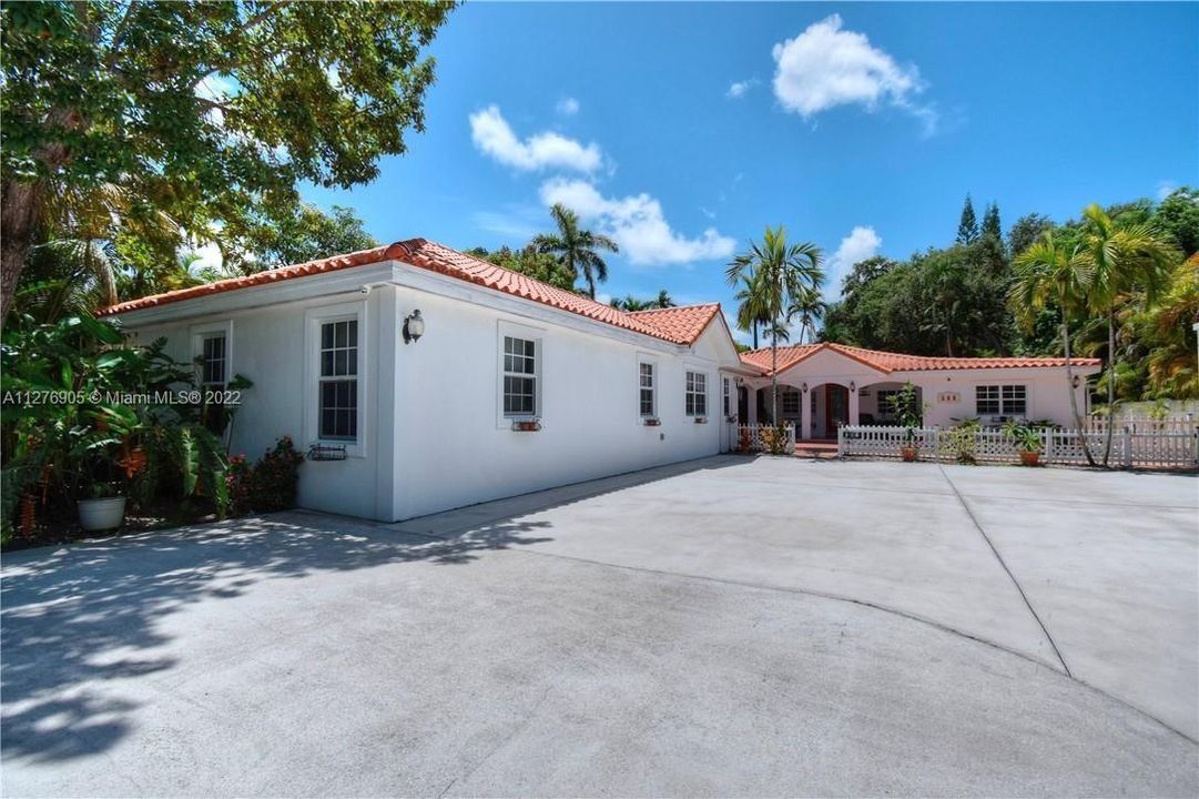 Recently Sold: $1,235,000 (4 beds, 5 baths, 3469 Square Feet)
