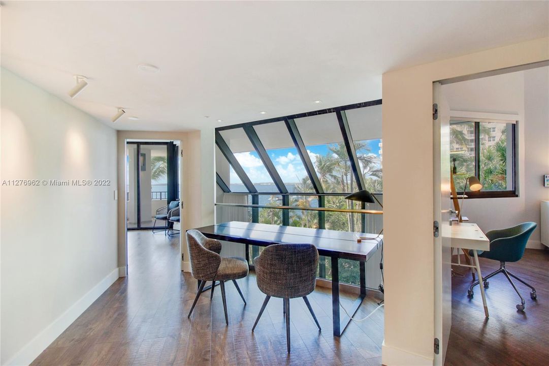 Recently Sold: $1,995,000 (3 beds, 3 baths, 2456 Square Feet)