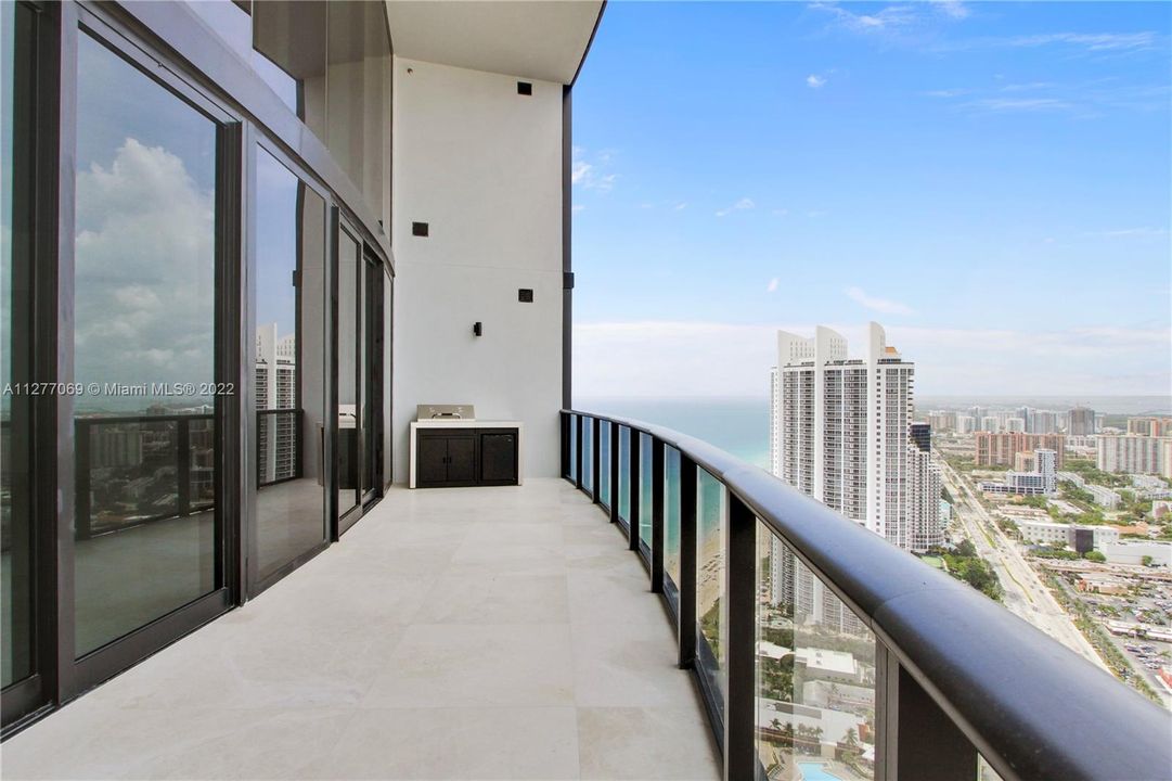 For Sale: $5,800,000 (3 beds, 4 baths, 3130 Square Feet)