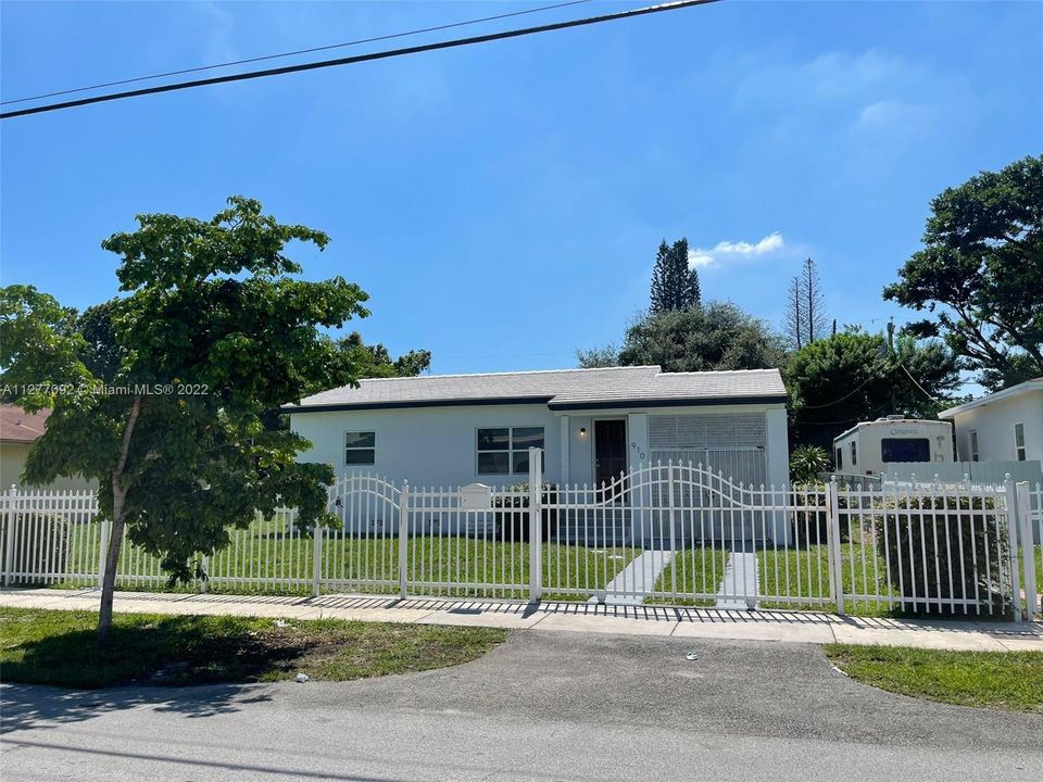 Recently Sold: $400,000 (3 beds, 2 baths, 825 Square Feet)