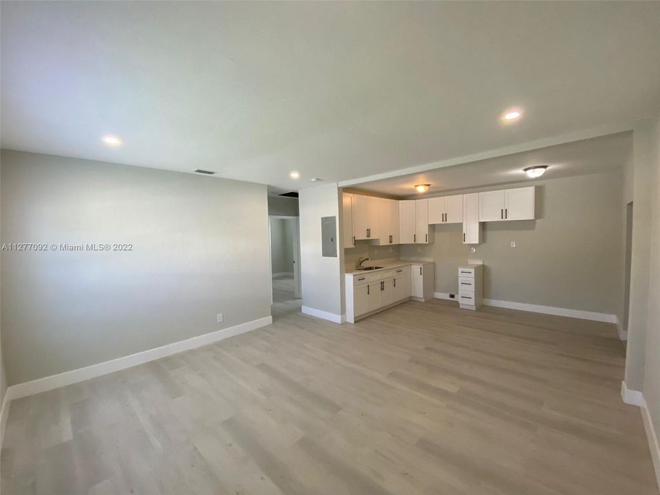Recently Sold: $400,000 (3 beds, 2 baths, 825 Square Feet)