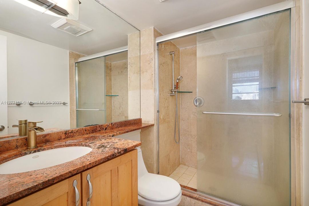 最近售出: $355,000 (2 贝兹, 2 浴室, 1030 平方英尺)