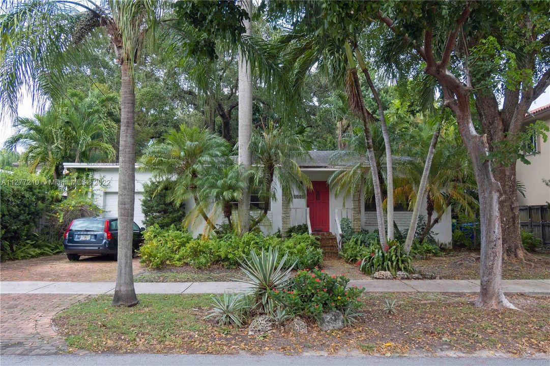 Recently Sold: $1,300,000 (3 beds, 2 baths, 1326 Square Feet)