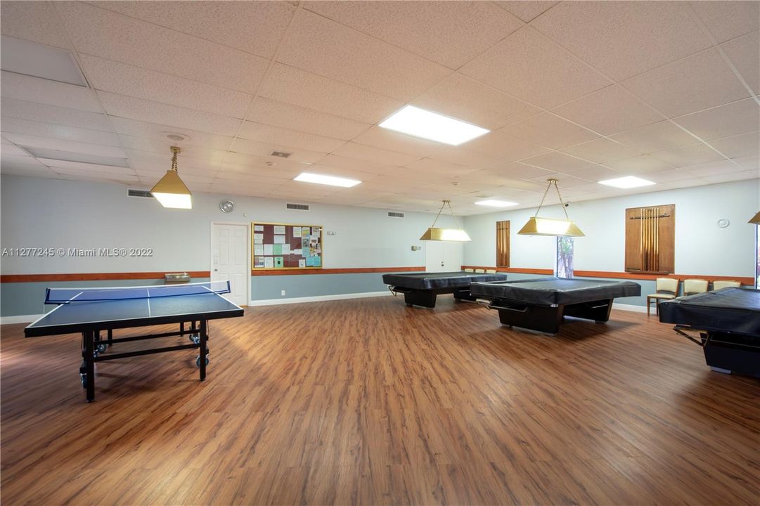 Cllubhouse Ping pong & Billiards