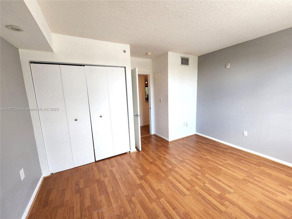 Recently Sold: $450,000 (2 beds, 2 baths, 1064 Square Feet)
