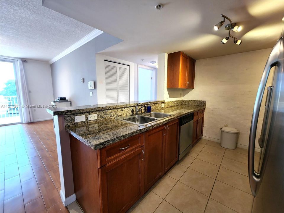Recently Sold: $450,000 (2 beds, 2 baths, 1064 Square Feet)