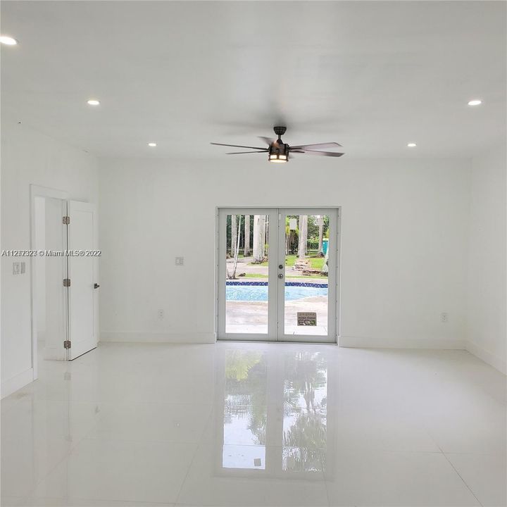 MASTER BEDROOM GRAND ROOM WITH POOL VIEW