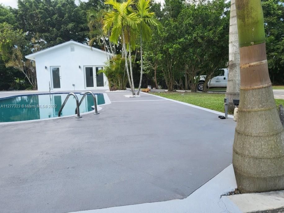 POOL HOUSE WITH POOL VIEW & NEW POOL DECK