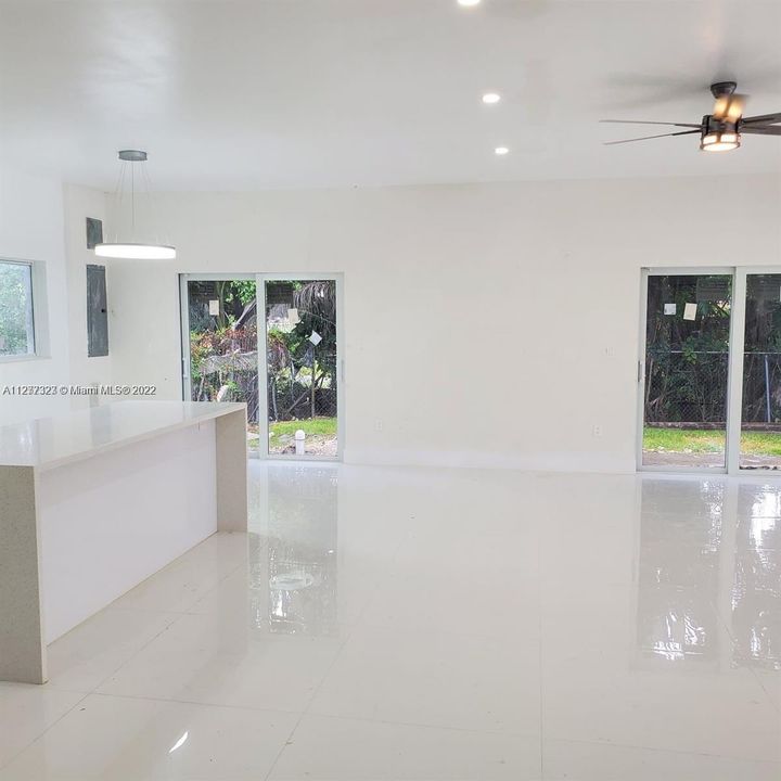 OPEN KITCHEN WITH ISLAND