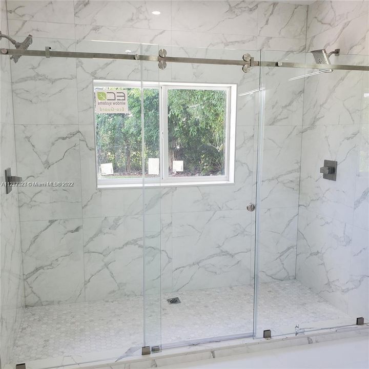 MASTER BEDROOM DOUBLE SHOWER