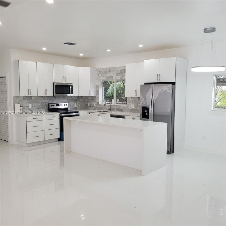 OPEN KITCHEN & ISLAND WITH QUARTZ COUNTERTOPS