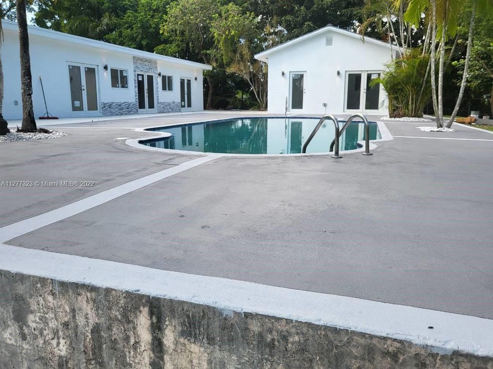 POOL HOUSE WITH POOL VIEW & NEW POOL DECK