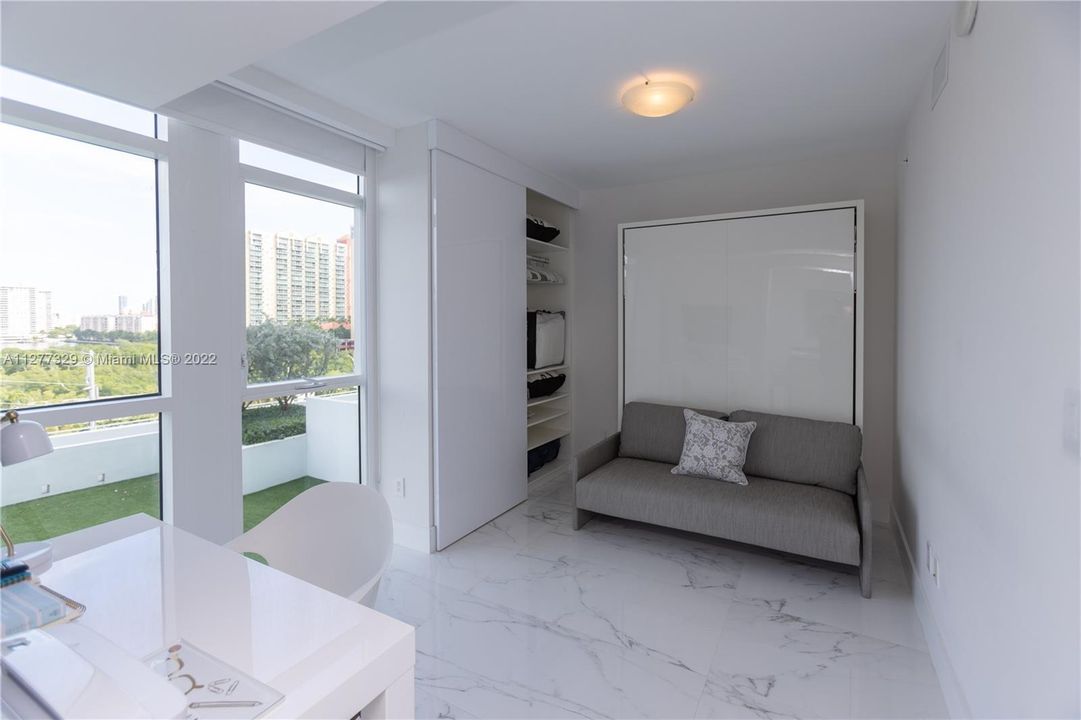 Recently Sold: $1,120,000 (3 beds, 2 baths, 1705 Square Feet)