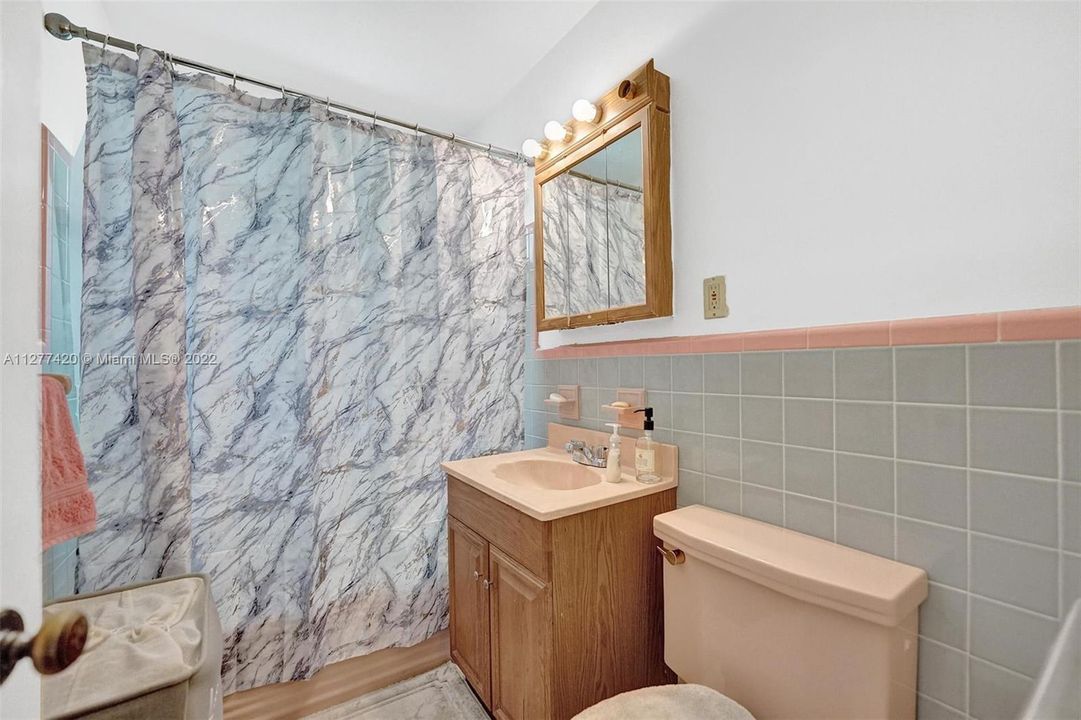 最近售出: $410,000 (3 贝兹, 2 浴室, 1429 平方英尺)