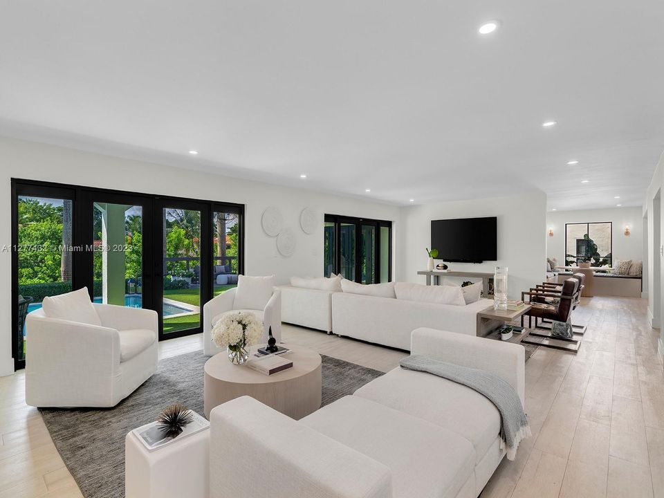 Recently Sold: $2,995,000 (4 beds, 4 baths, 3639 Square Feet)