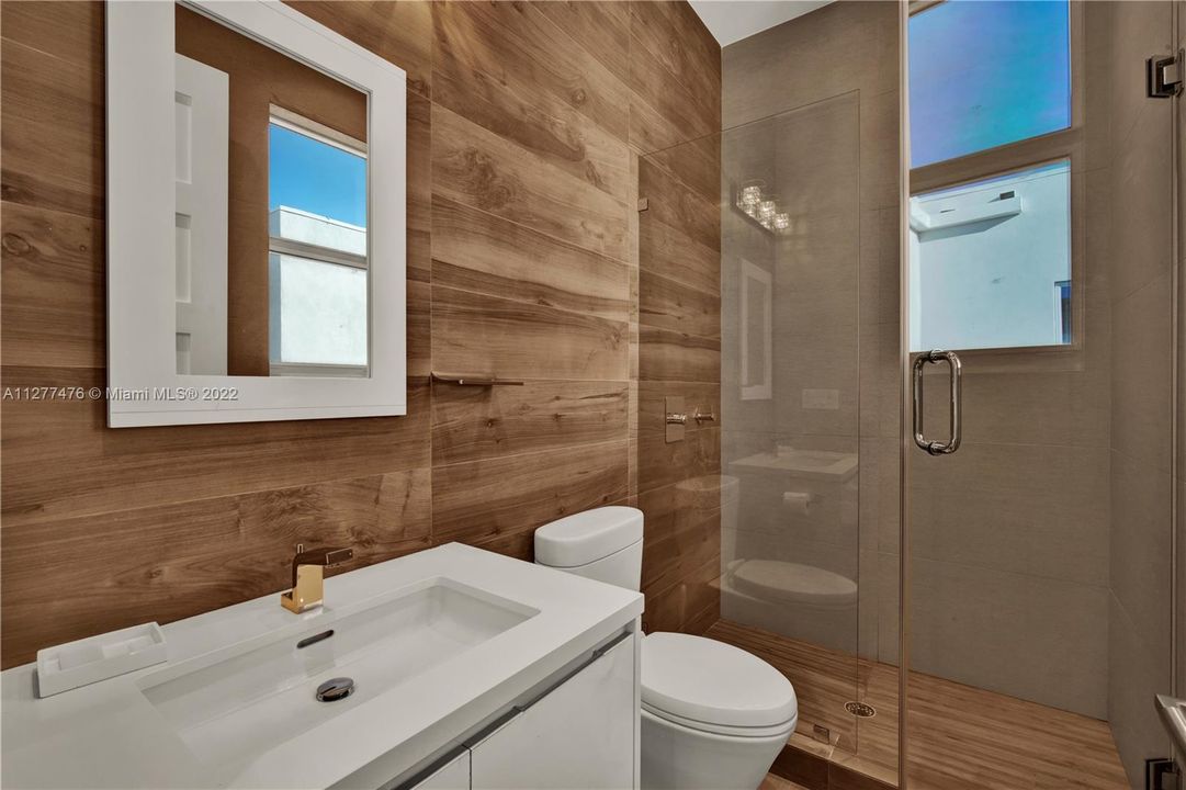 Недавно арендовано: $30,000 (5 спален, 5 ванн, 3701 Квадратных фут)