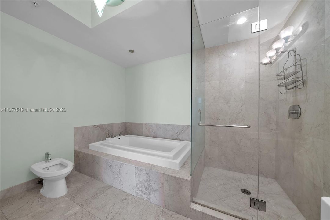 最近售出: $420,000 (1 贝兹, 1 浴室, 856 平方英尺)