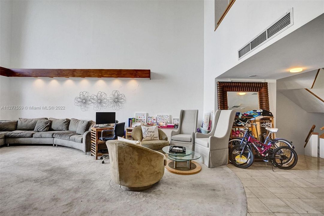 Recently Sold: $1,499,000 (5 beds, 4 baths, 4088 Square Feet)