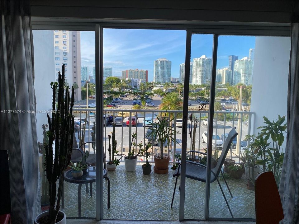 Recently Sold: $229,000 (1 beds, 1 baths, 762 Square Feet)