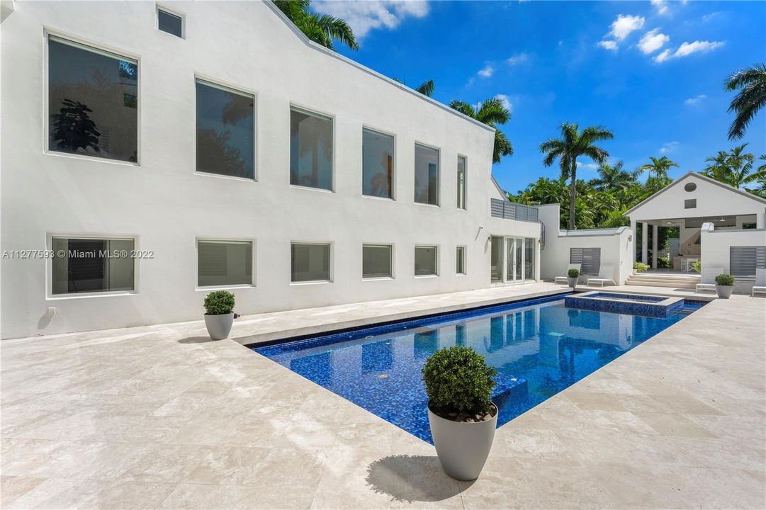 Recently Sold: $7,800,000 (8 beds, 8 baths, 8856 Square Feet)