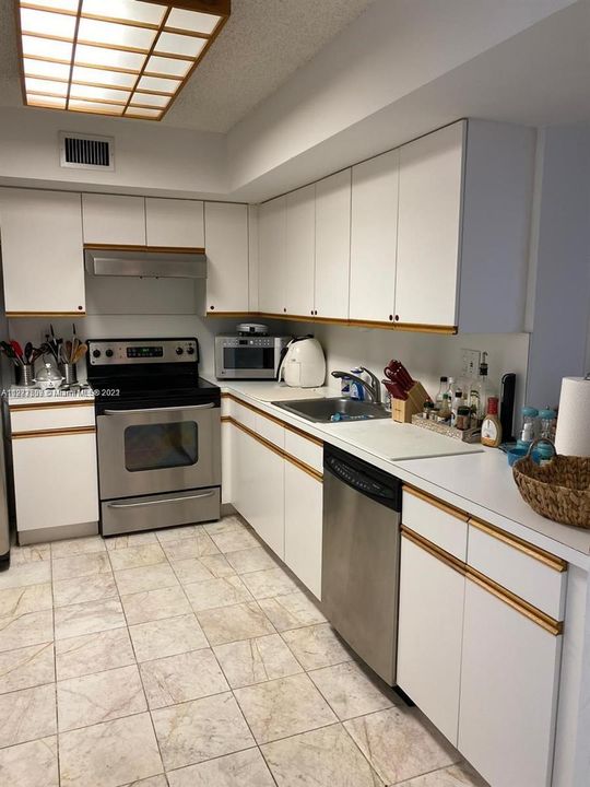 Recently Rented: $2,500 (1 beds, 1 baths, 857 Square Feet)