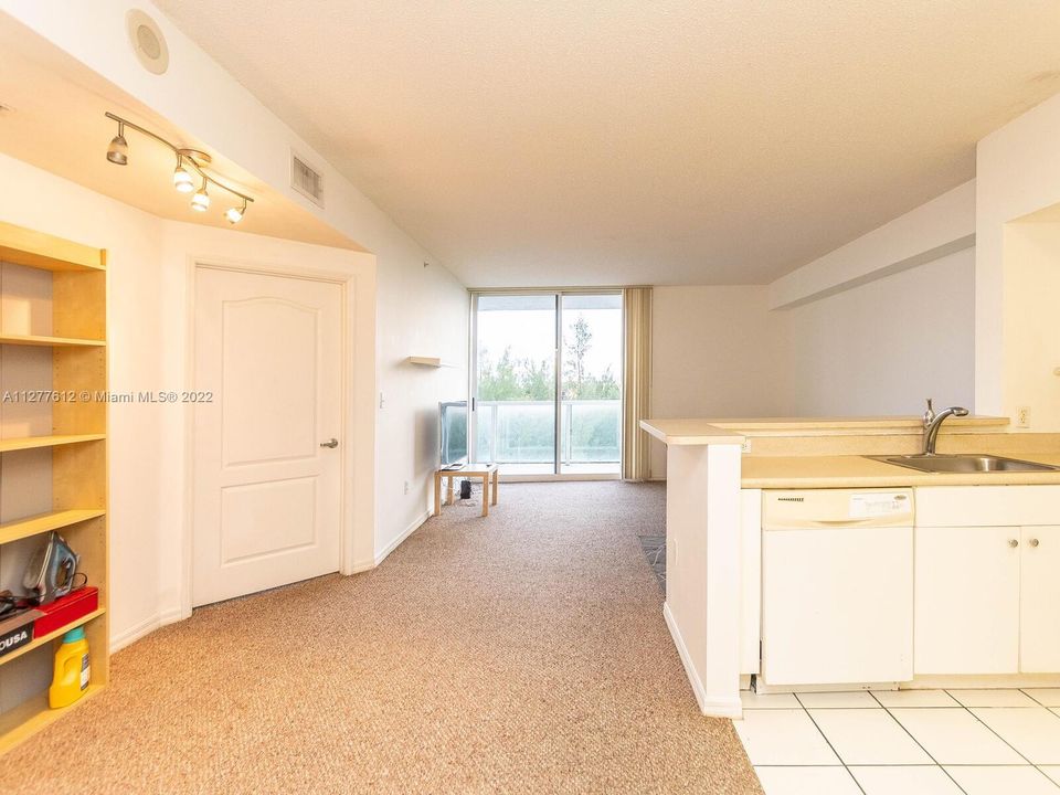 Recently Sold: $235,000 (1 beds, 1 baths, 685 Square Feet)