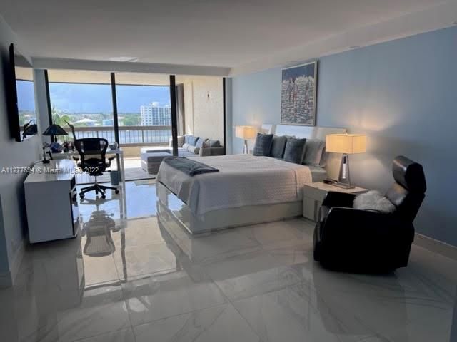 Recently Sold: $3,950,000 (3 beds, 3 baths, 2979 Square Feet)