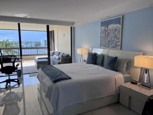 Recently Sold: $3,950,000 (3 beds, 3 baths, 2979 Square Feet)