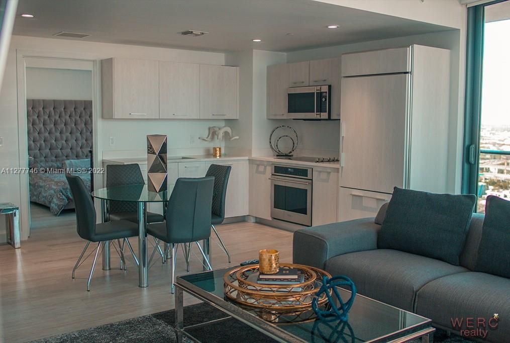Recently Sold: $799,000 (2 beds, 2 baths, 1042 Square Feet)