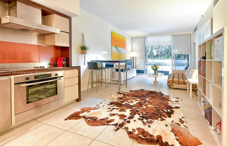Recently Sold: $560,000 (1 beds, 1 baths, 748 Square Feet)