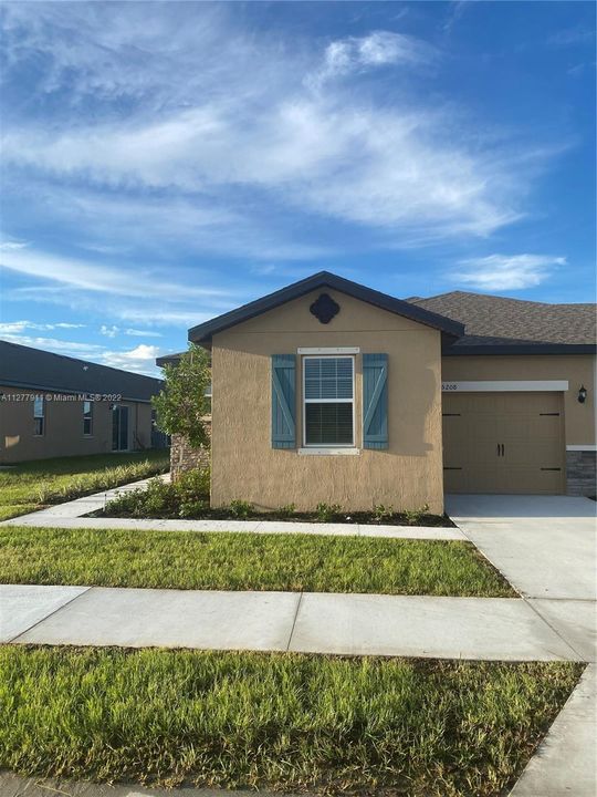 Recently Rented: $2,400 (4 beds, 2 baths, 1763 Square Feet)