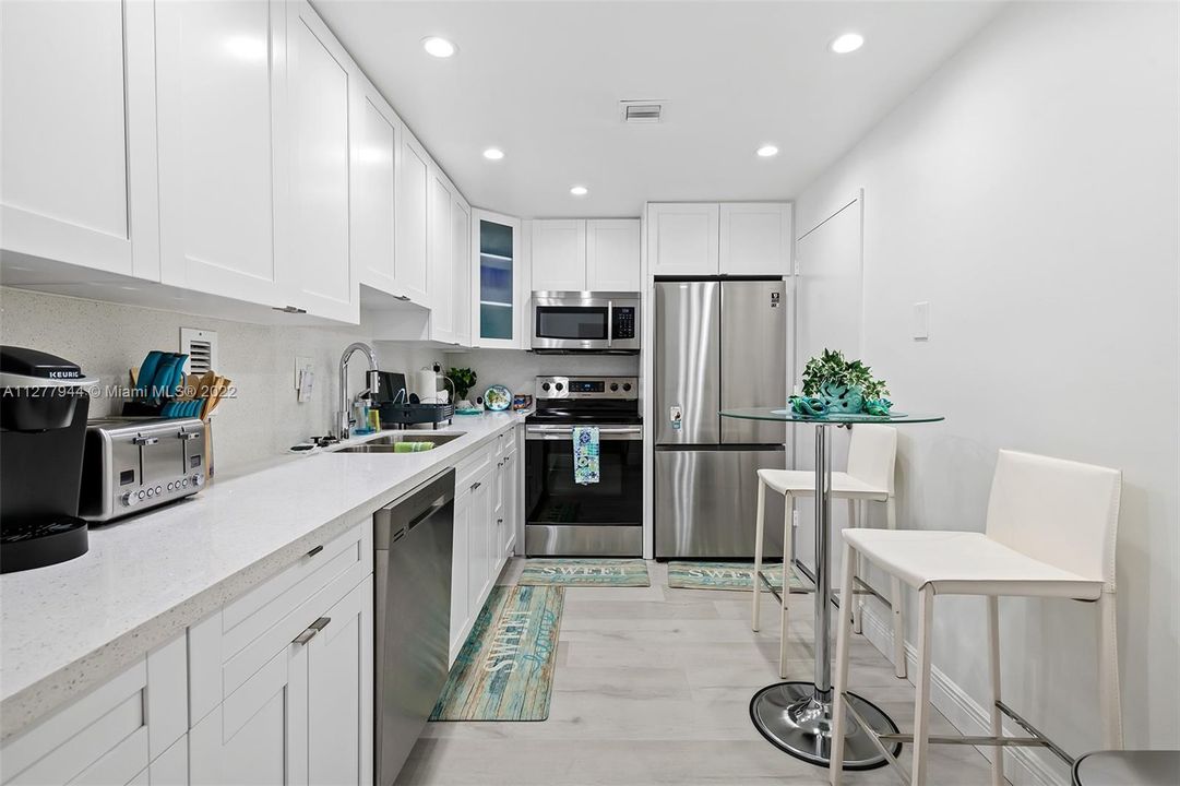Recently Sold: $400,000 (1 beds, 1 baths, 850 Square Feet)