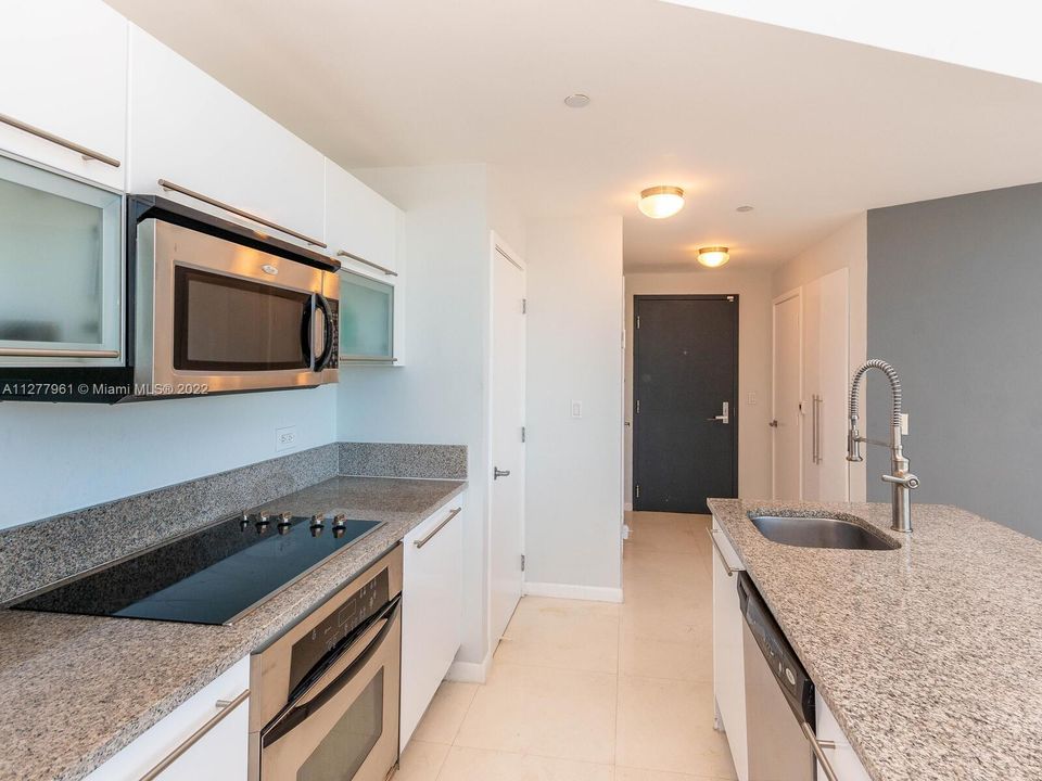 Recently Sold: $570,000 (1 beds, 1 baths, 1024 Square Feet)