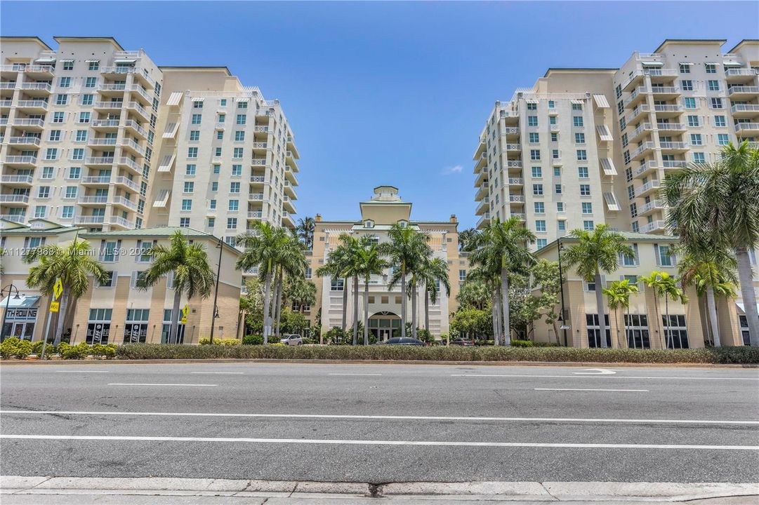 Recently Sold: $290,000 (1 beds, 1 baths, 838 Square Feet)