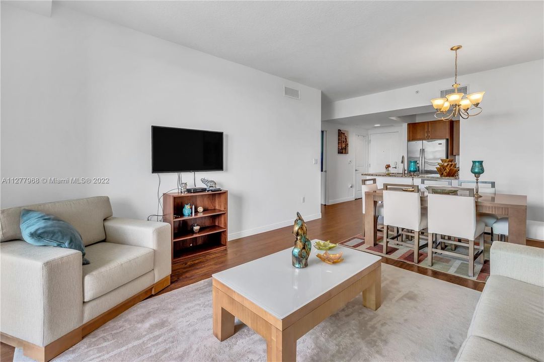 Recently Sold: $290,000 (1 beds, 1 baths, 838 Square Feet)