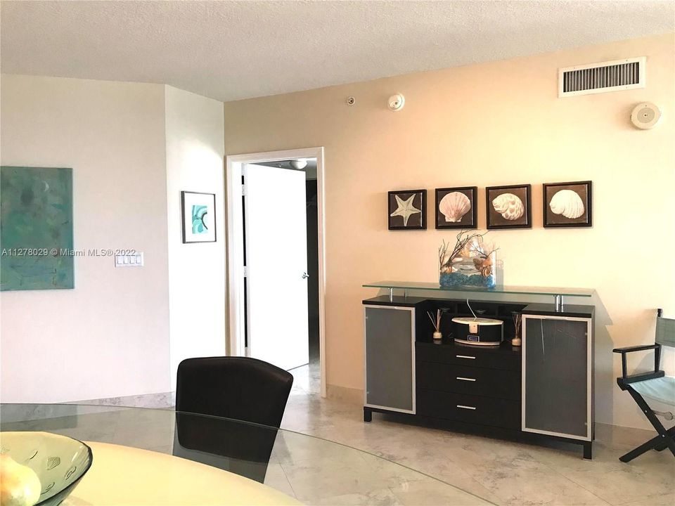 Recently Rented: $4,000 (1 beds, 1 baths, 1000 Square Feet)