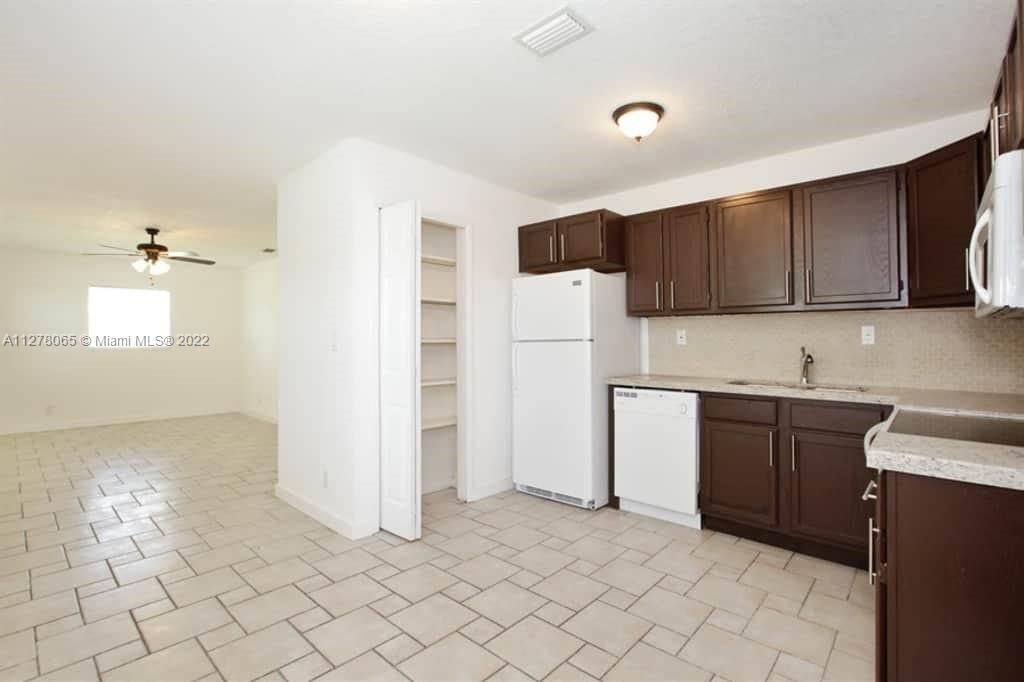 Recently Rented: $2,345 (3 beds, 2 baths, 1089 Square Feet)