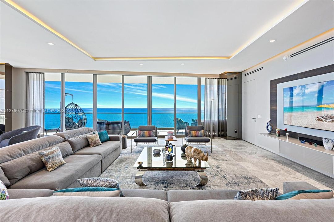 Recently Sold: $6,975,000 (4 beds, 5 baths, 3367 Square Feet)